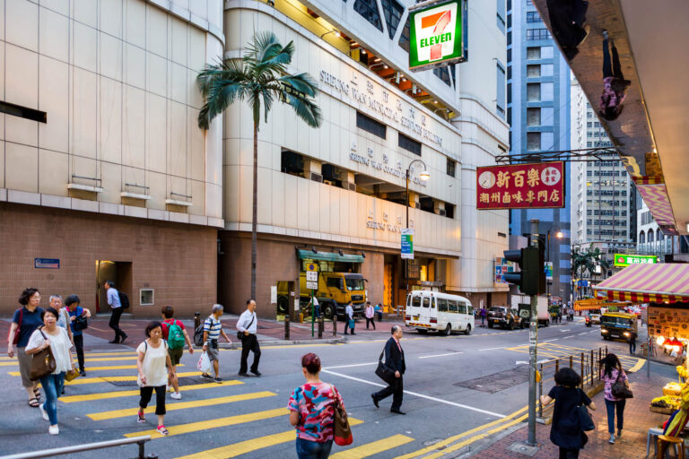 Un marché à Hong-Kong - Le marché s'étend sur plusieurs étages