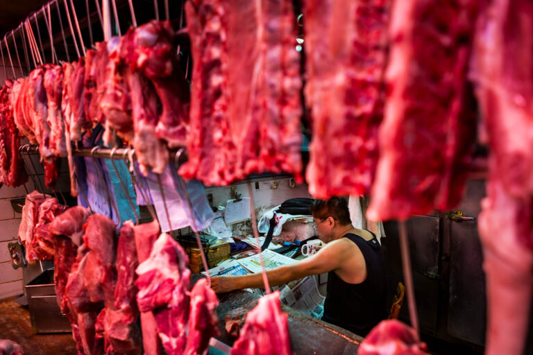 Un marché à Hong-Kong - Le client se fait attendre