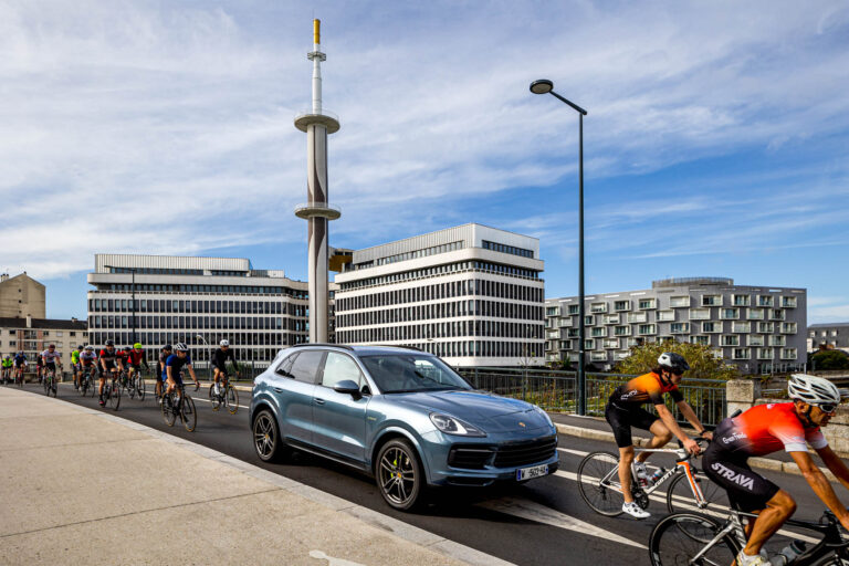 Porsche En Ville - Rennes - Pont Malakoff - Cayenne Hybride