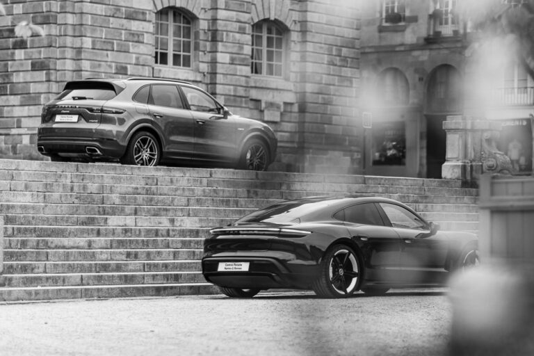 Porsche Cayenne Hybride - Porsche Taycan - Parlement de Bretagne à Rennes - Photographe Reportage Auto