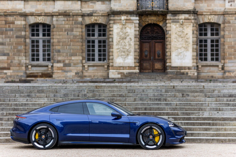 Porsche Taycan - Parlement de Bretagne - Photographe Rennes - Reportage Automobile