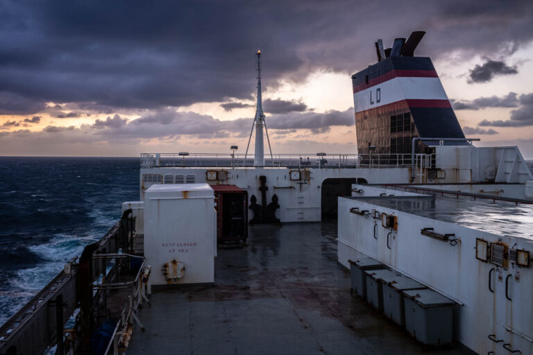 Airbus on board - Soleil couchant sur le pont