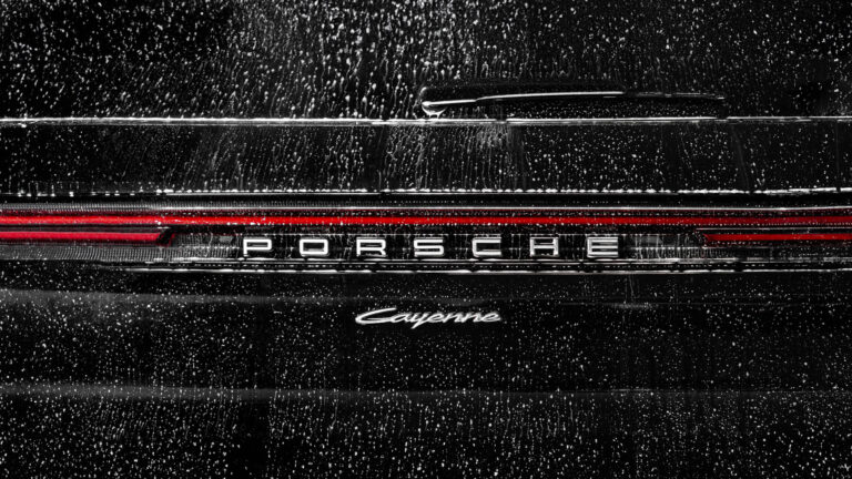 Nettoyage automobile - Porsche Cayenne Hybride - Concession Porsche Nantes et Rennes - Photographie Voiture de sport