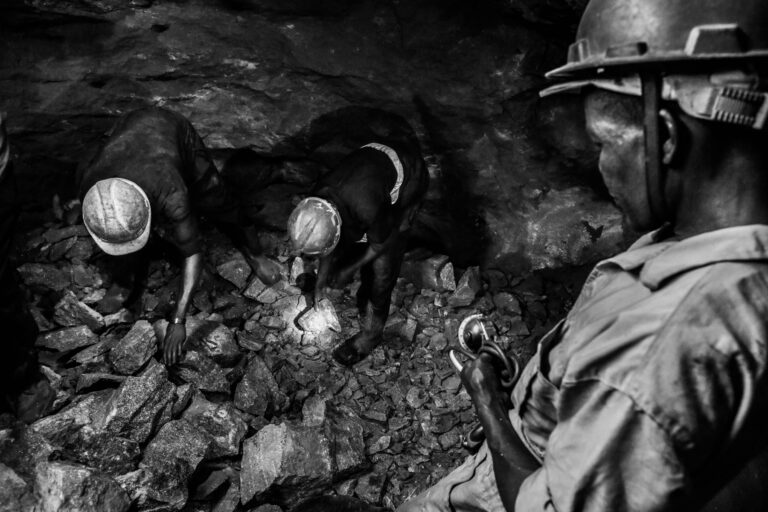 Grenat Tsavorite - Scorpion Mine - Recherche du précieux minerai
