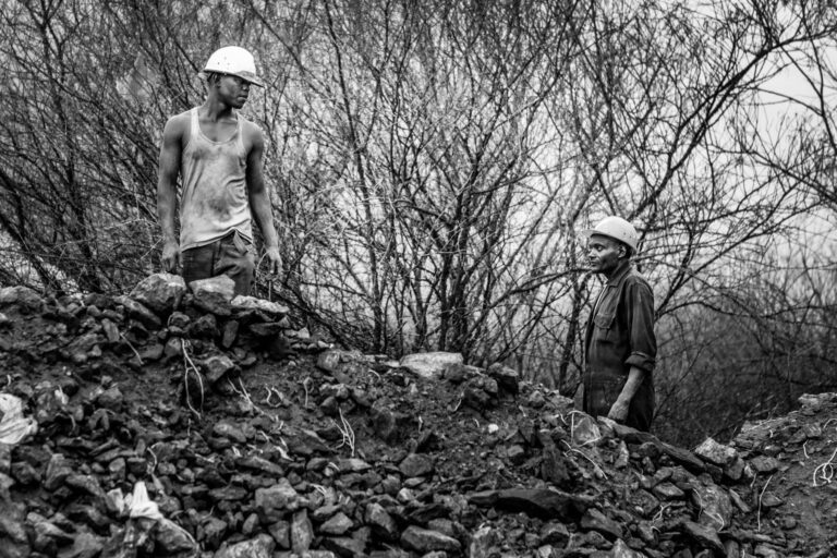 Grenat Tsavorite - Scorpion Mine - Échange sur un terril