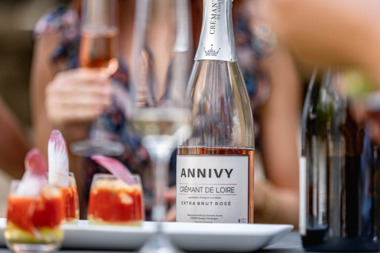 Mise en situation autour du vin - Crémant Annivy