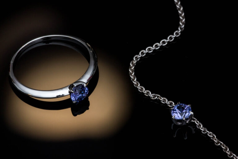 Agence Brunet-Monié - Pierre précieuse - Photographe produit - Pendentif - Bague - Photo de joaillerie