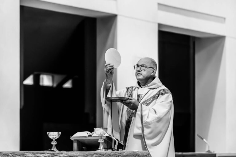 Abbaye de Cîteaux - Messe quotidienne - Père abbé - Photographie en immersion
