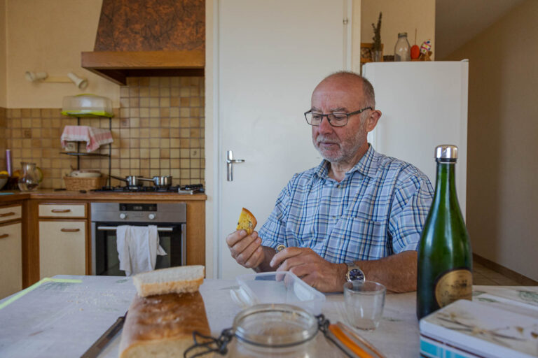 Portrait de viticulteur - Pause matinale - Photographe reportage en immersion