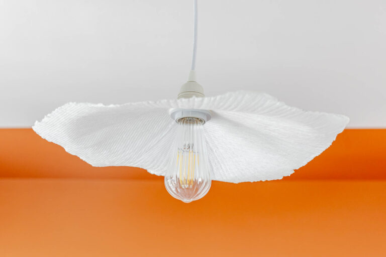 Suspension fleur en papier gaufré - Peinture - Intérieur et rénovation