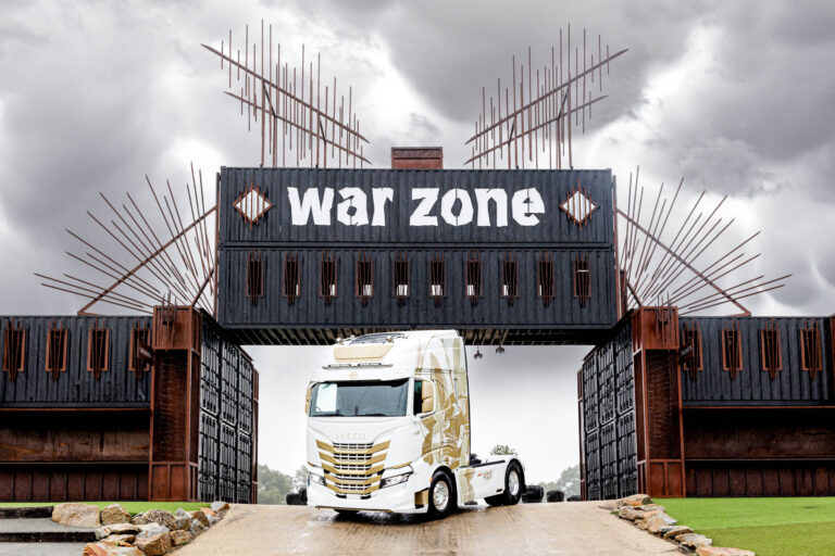 Camion IVECO devant portail War Zone - Portail Hellfest sous ciel orageux - Reportage photo publicitaire - Agence Brunet-Monié