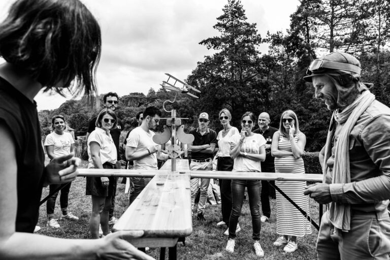 Jeu collaboratif en extérieur - Animation ludique en plein air - Photoreportage festif entreprise - photographe Nantes