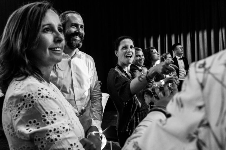 Salariés souriants en cocktail - Ambiance conviviale et détendue - Photoreportage d’ambiance - Brunet-Monié