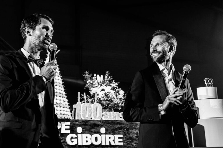Discours devant pièce montée - Animateurs de soirée corporate - Photoreportage festif d’entreprise - Agence photo à Nantes