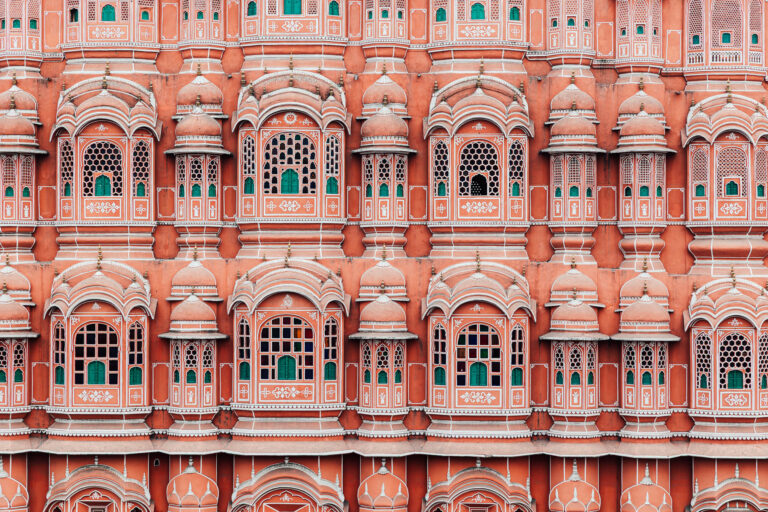 Façade rose architecture traditionnelle - Hawa Mahal - Palais des vents Jaipur Rajasthan - Reportage patrimoine culturel - Agence Brunet-Monié