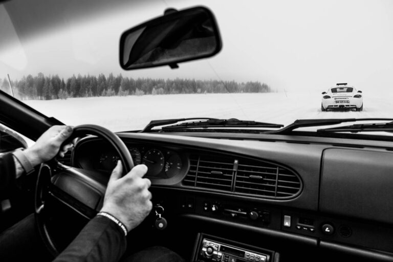 Vue conducteur Porsche 968 - Conduite sur piste glacée Laponie - Stage de pilotage sur glace - Brunet-Monié