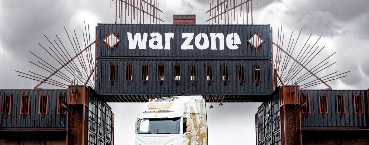 Camion IVECO devant portail War Zone - Portail Hellfest sous ciel orageux - Reportage photo publicitaire - Agence Brunet-Monié